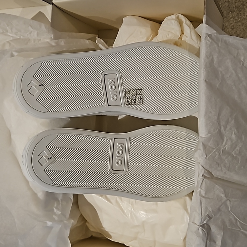 Classic White Leather Women’s Sneakers - Picture 6 of 10